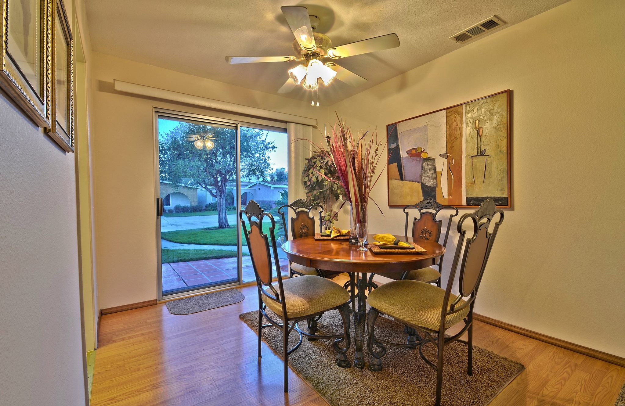 Dining room staged by Staged4Sale