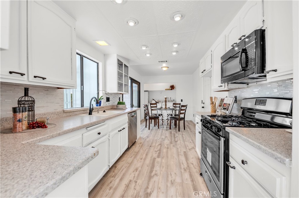Kitchen Staged with Clean Lines and Simple Touches
