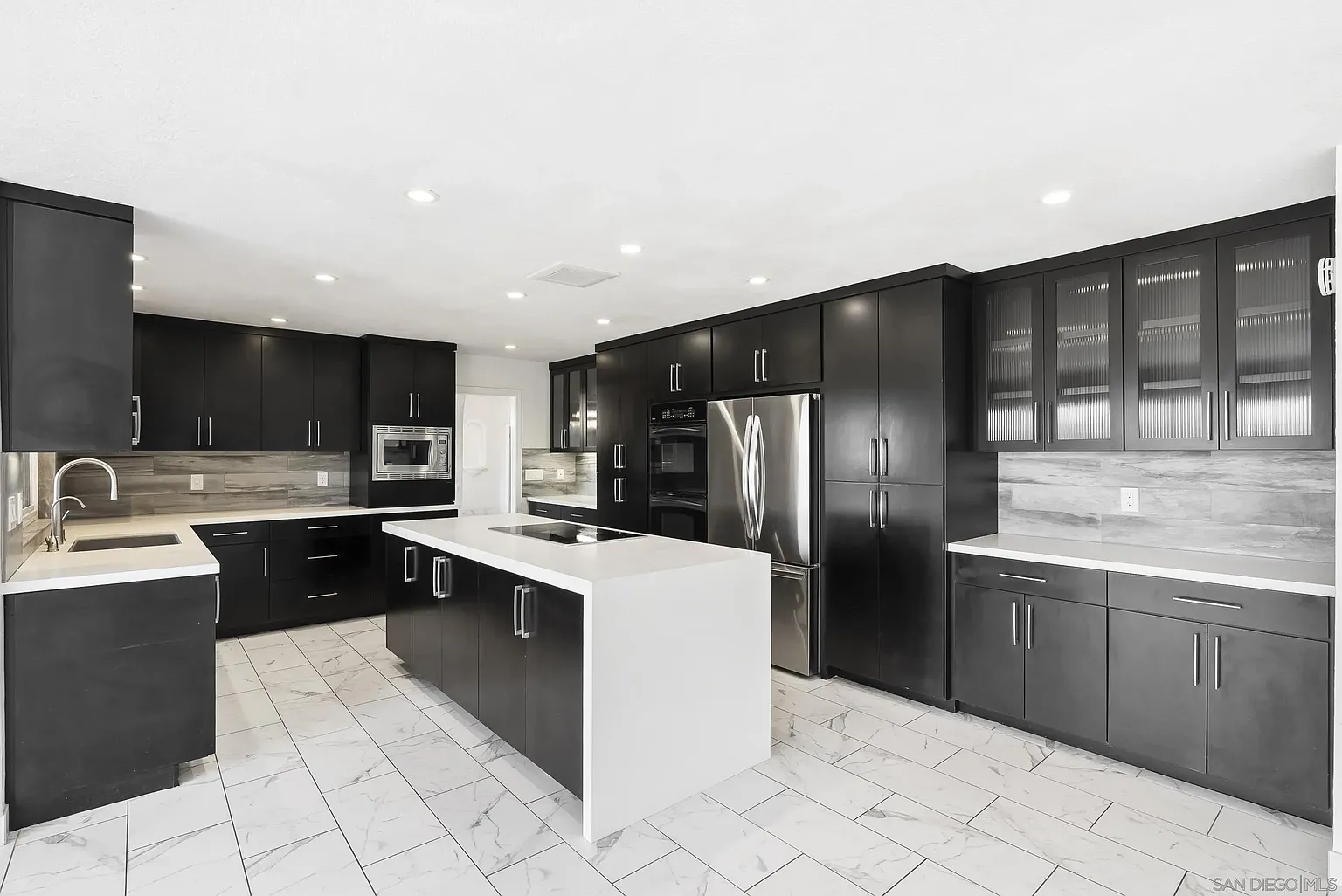 Before: Kitchen undressed, emphasizing contrast but lacking warmth